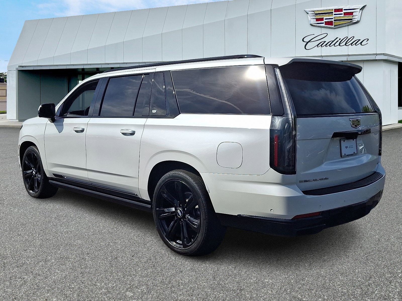 Certified 2025 Cadillac Escalade ESV Sport Platinum w/ LPO, Floor Liner Package AWD/4WD image 3