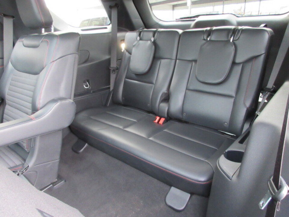 Used 2025 Ford Explorer ST-Line w/ Premium Package image 40