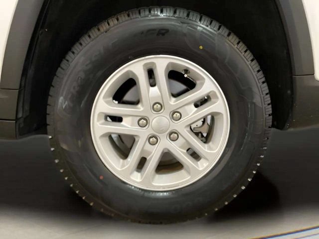Used 2024 Jeep Grand Cherokee Laredo RWD image 88