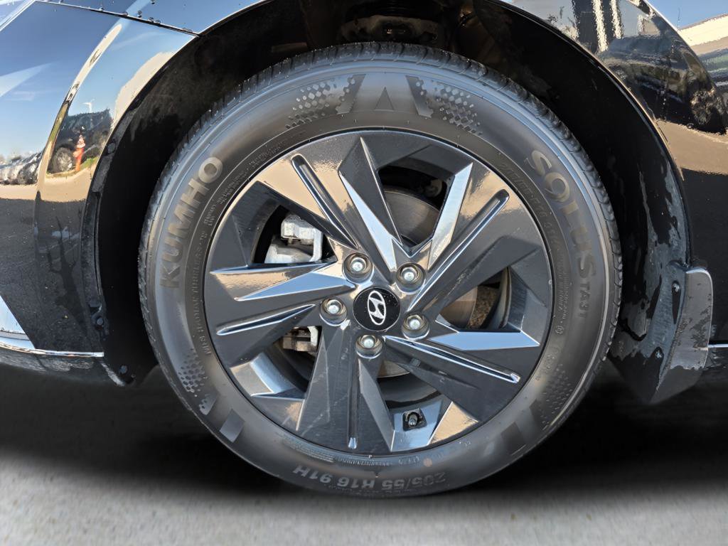 Certified 2022 Hyundai Elantra SEL image 11