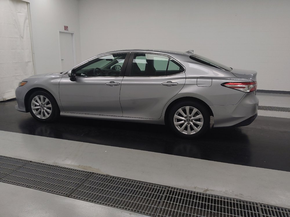 Used 2019 Toyota Camry LE image 3