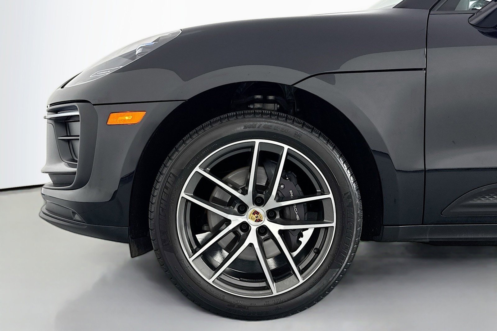 Used 2025 Porsche Macan AWD/4WD image 9
