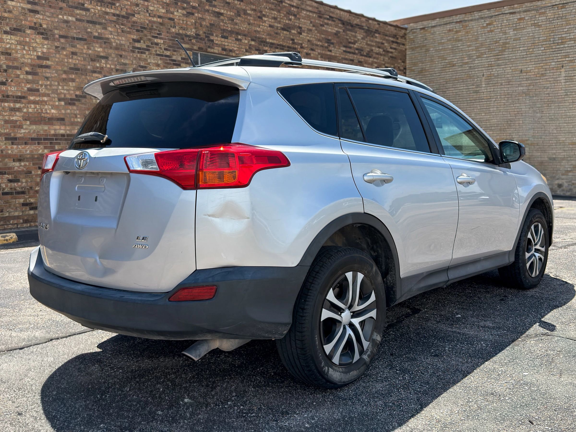 Used 2015 Toyota RAV4 LE AWD/4WD image 8