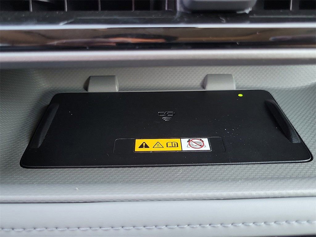 Used 2024 Toyota Highlander XLE AWD/4WD image 13