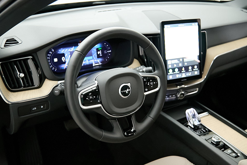 New 2026 Volvo XC60 T8 Plus w/ Protection Package Premier AWD/4WD image 13