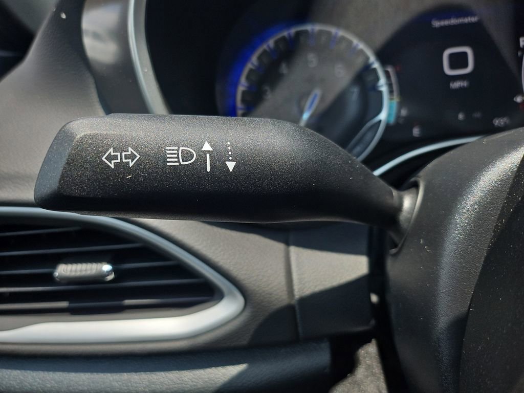 New 2025 Chrysler Voyager LX image 27