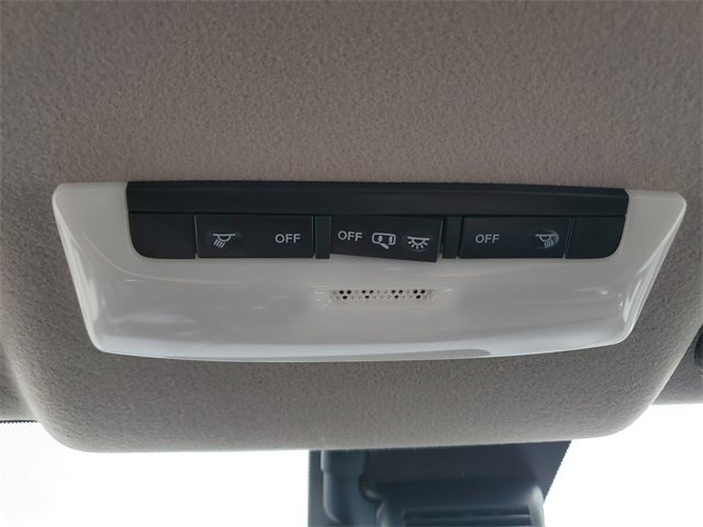 New 2025 Nissan Versa SR w/ Trunk Package image 29