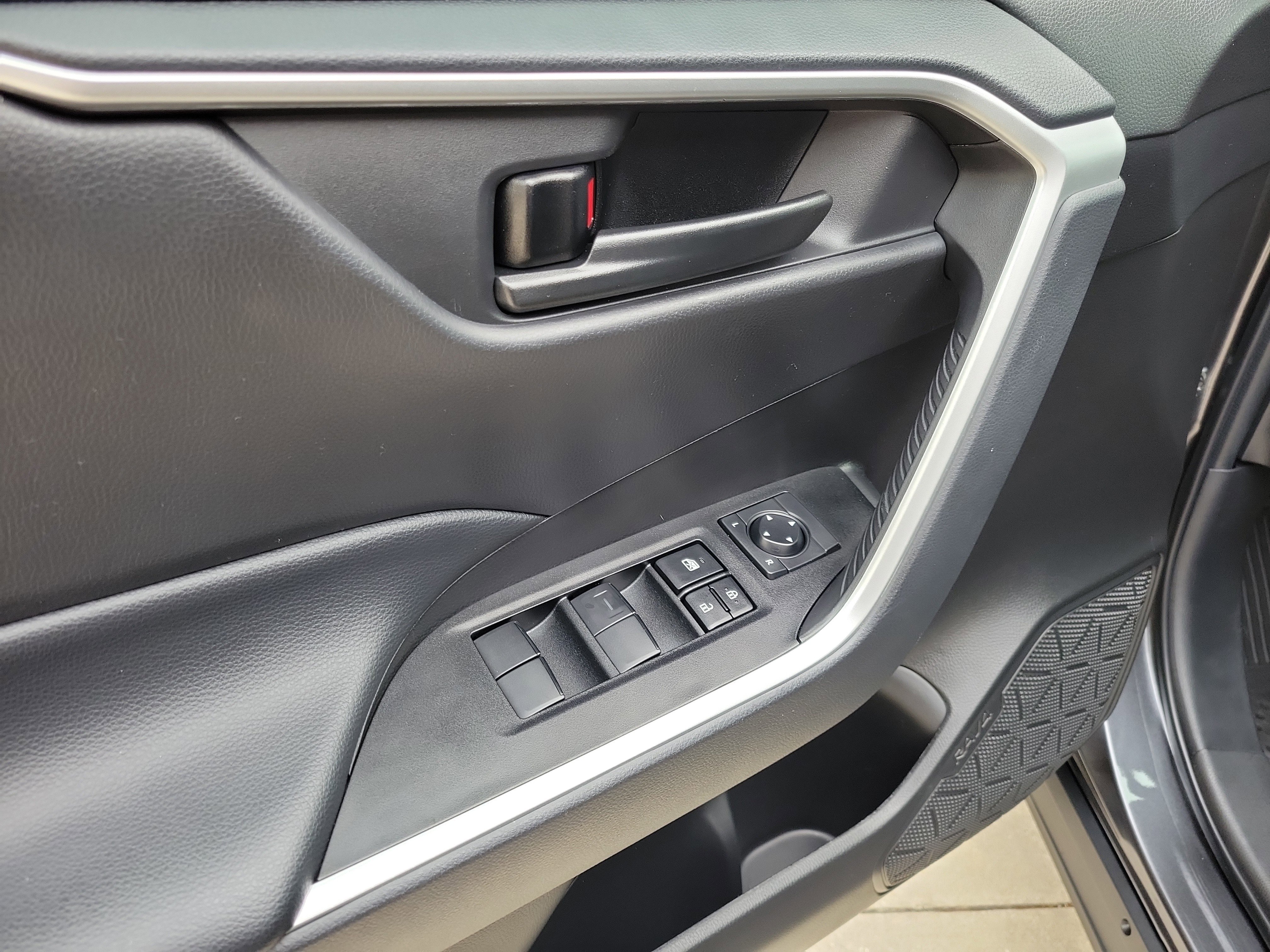 Certified 2023 Toyota RAV4 LE FWD image 11