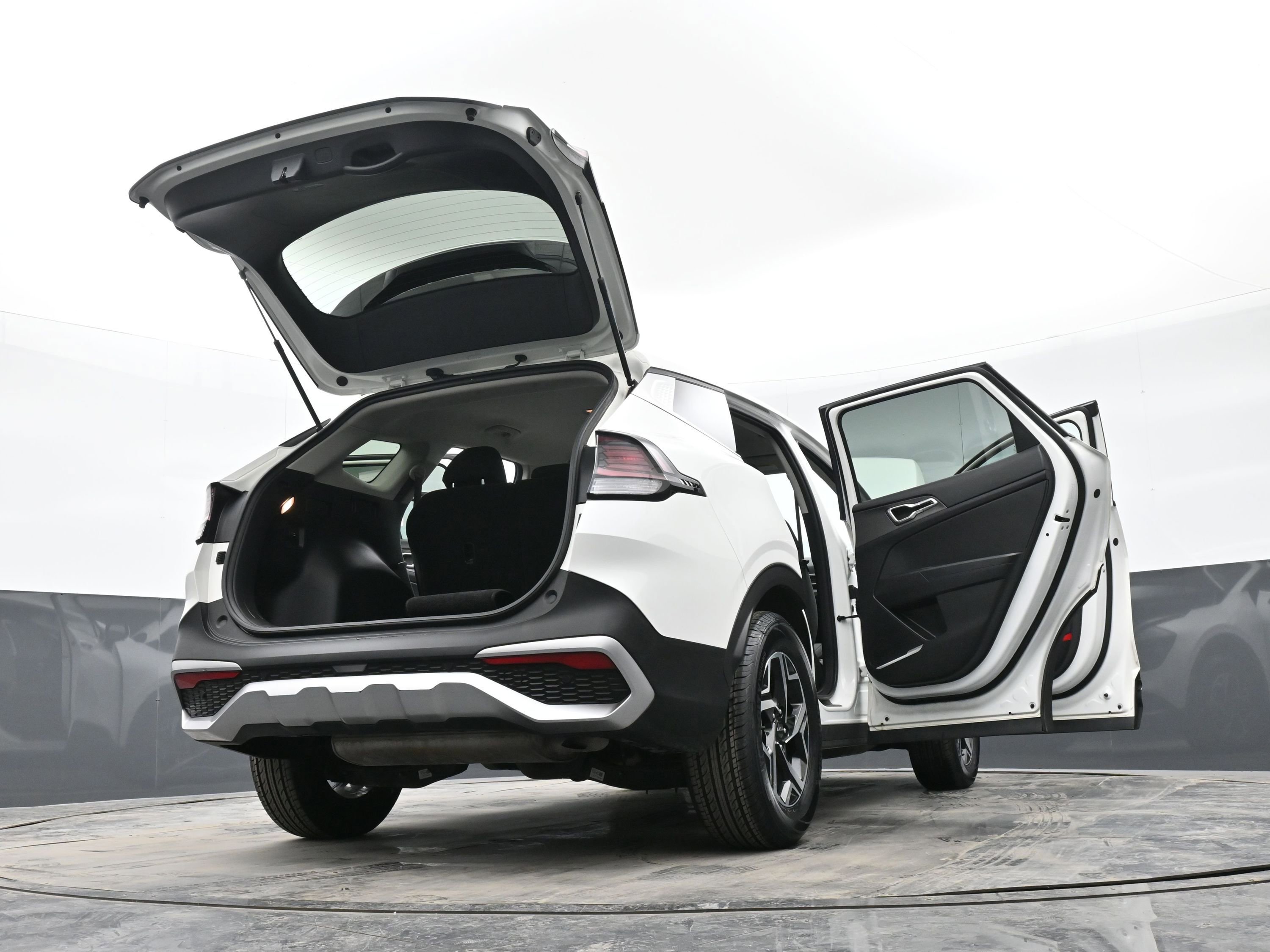 Used 2024 Kia Sportage LX image 49