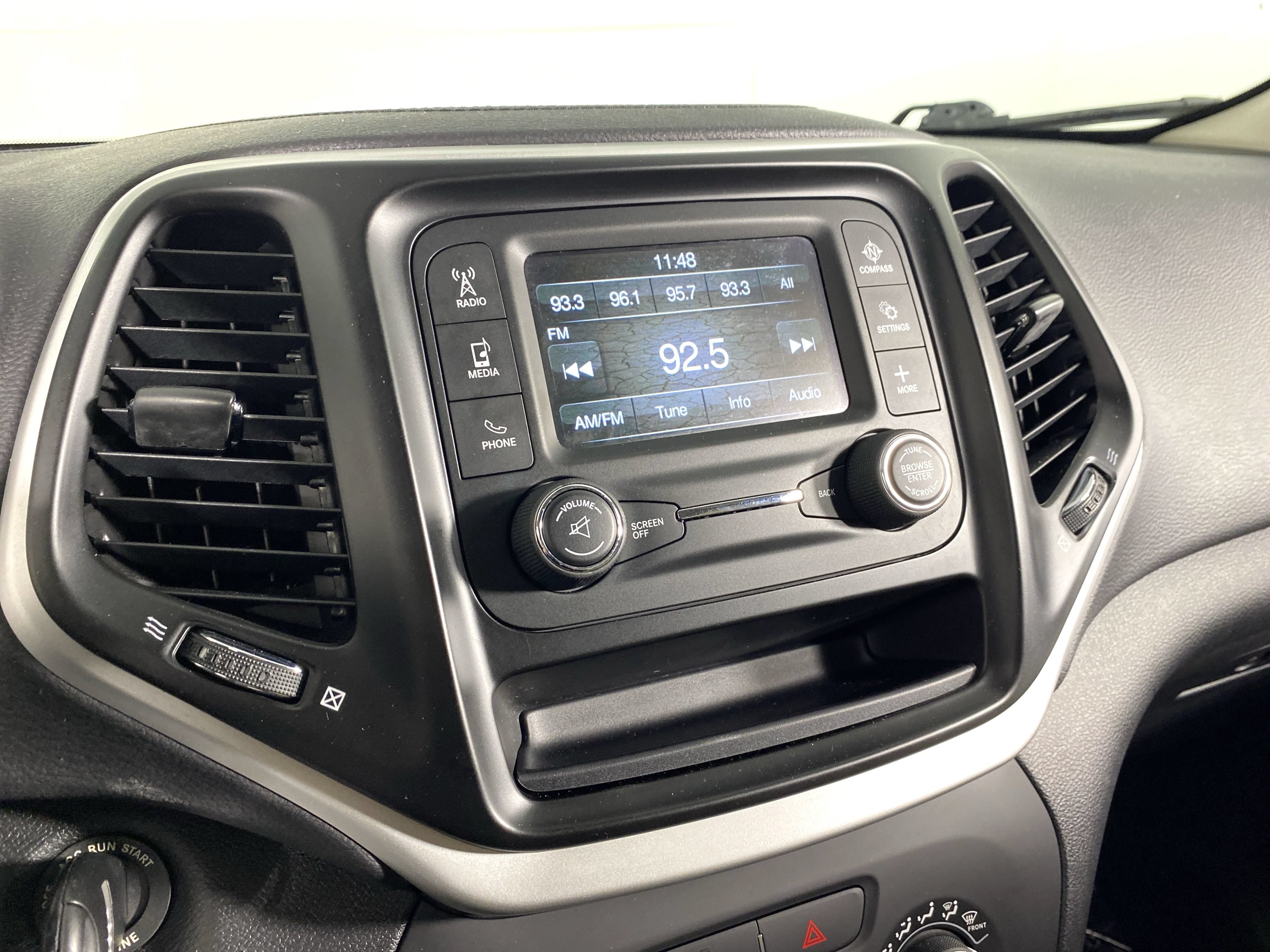 Used 2017 Jeep Cherokee Sport AWD/4WD image 25
