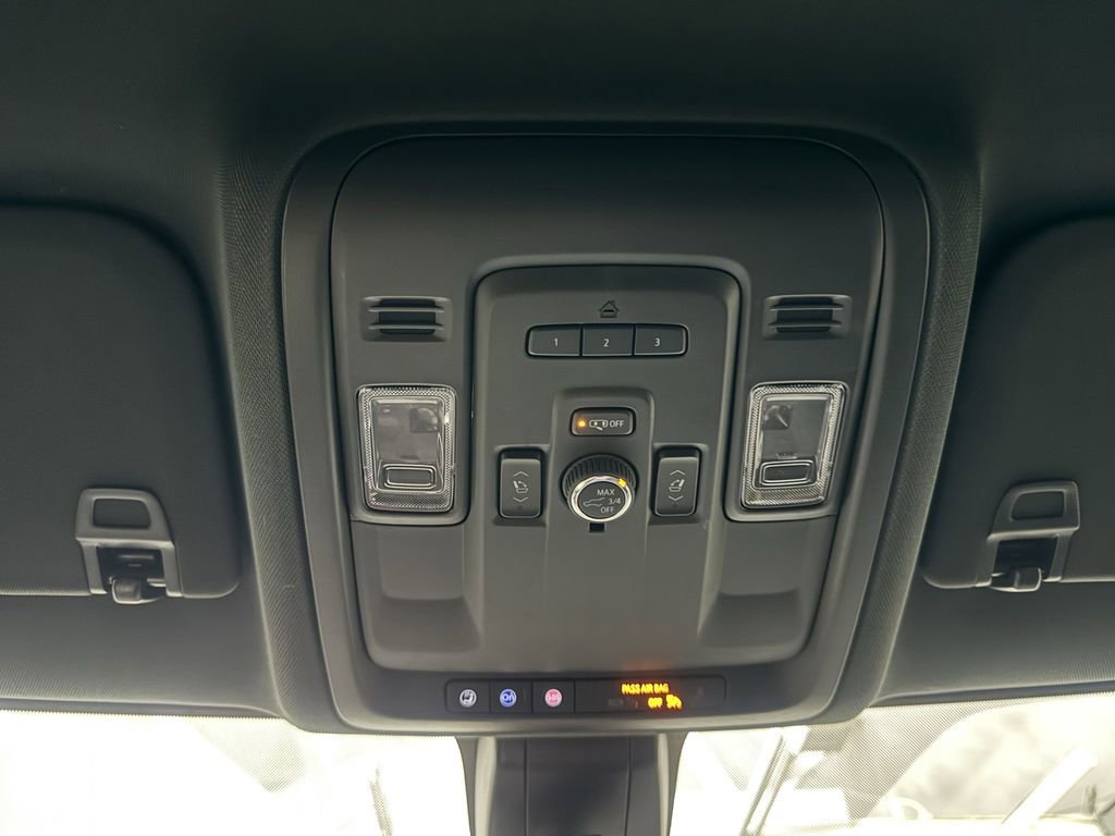 Used 2022 Chevrolet Suburban RST w/ Sport Performance Package image 27