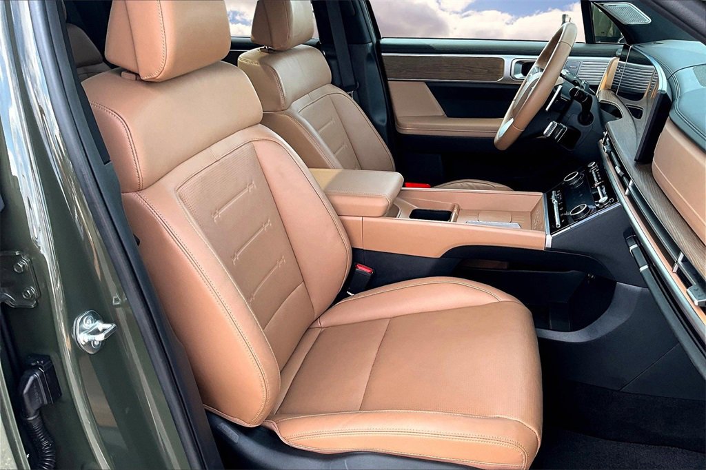 Used 2025 Hyundai Santa Fe Limited image 29