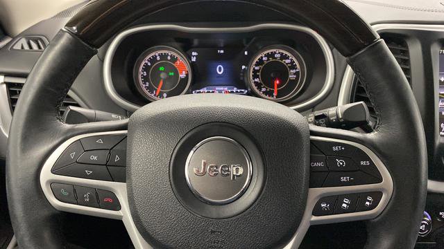 Used 2017 Jeep Cherokee Overland w/ Technology Group AWD/4WD image 16