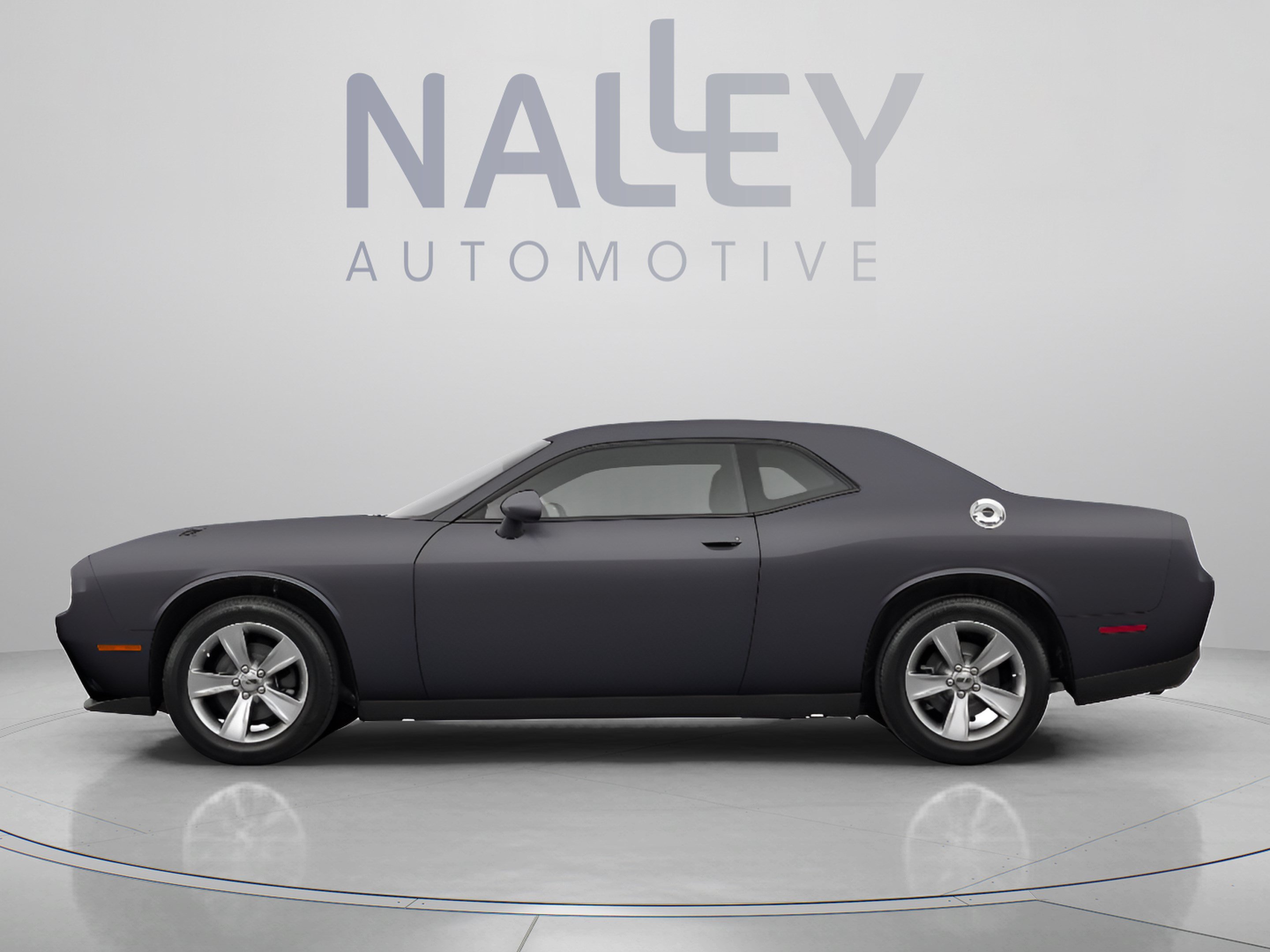 Used 2016 Dodge Challenger SXT RWD image 3