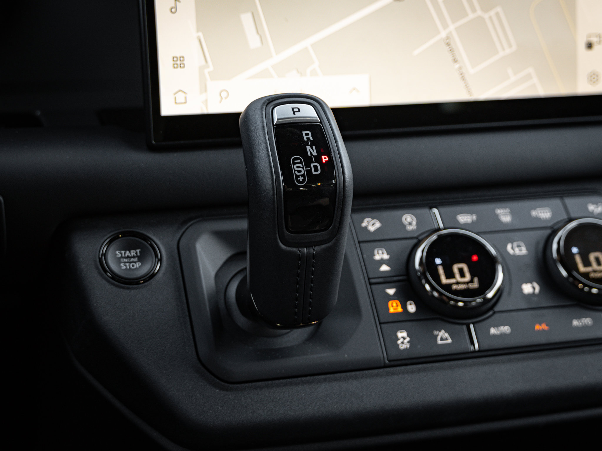 Used 2025 Land Rover Defender 110 image 29