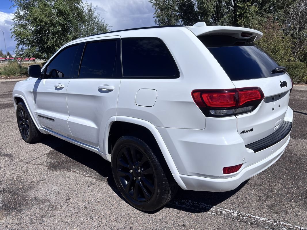 Used 2018 Jeep Grand Cherokee Altitude AWD/4WD image 9