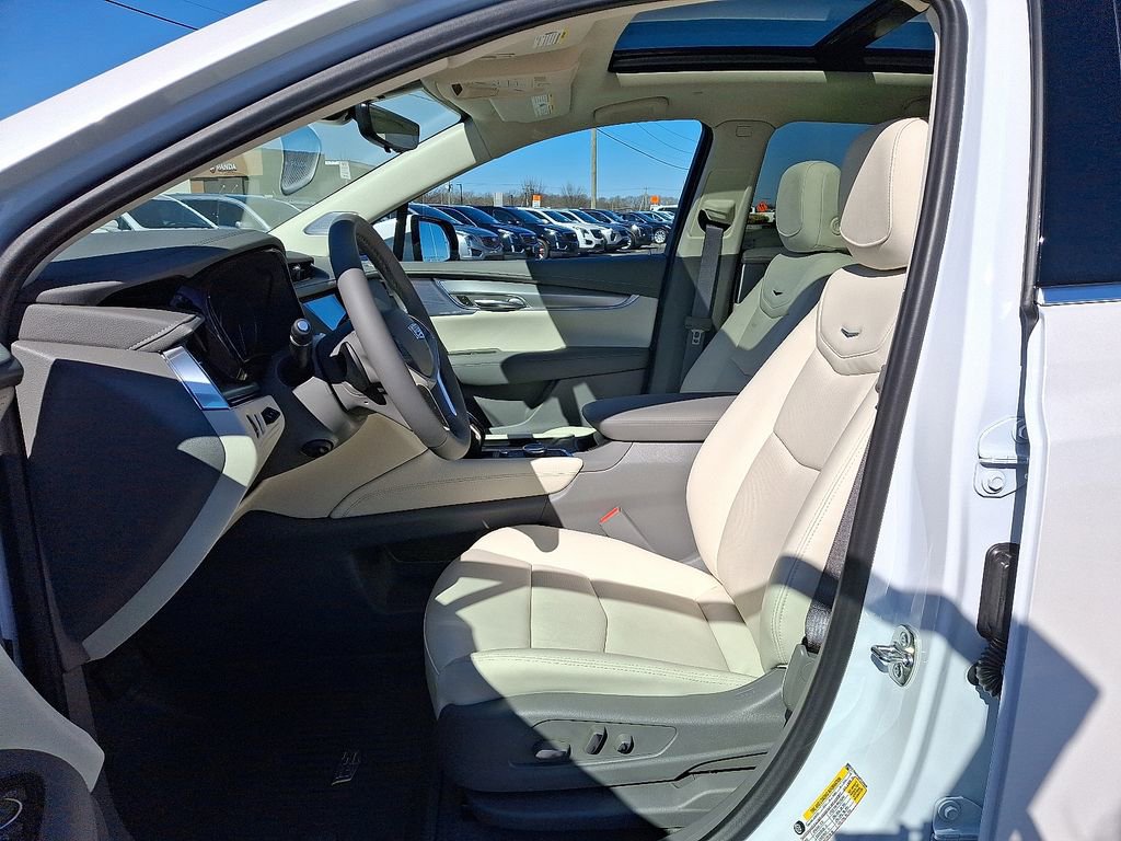 New 2026 Cadillac XT5 Premium Luxury w/ LPO, Floor Liner Package image 6