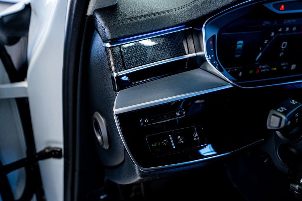 Used 2020 Audi S8 L w/ S8 Executive Package image 36