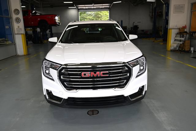 Used 2023 GMC Terrain SLT FWD image 2