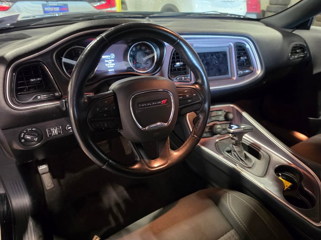 Used 2019 Dodge Challenger SXT w/ Driver Convenience Group RWD image 4