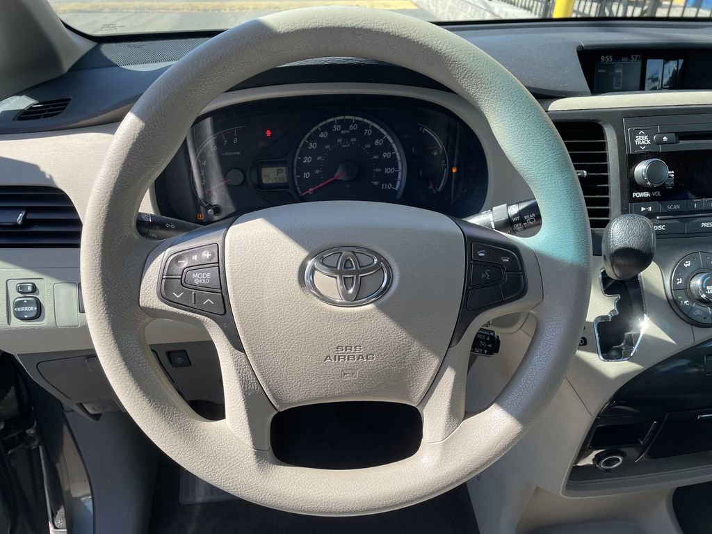 Used 2012 Toyota Sienna LE w/ Towing Pkg AWD/4WD image 16