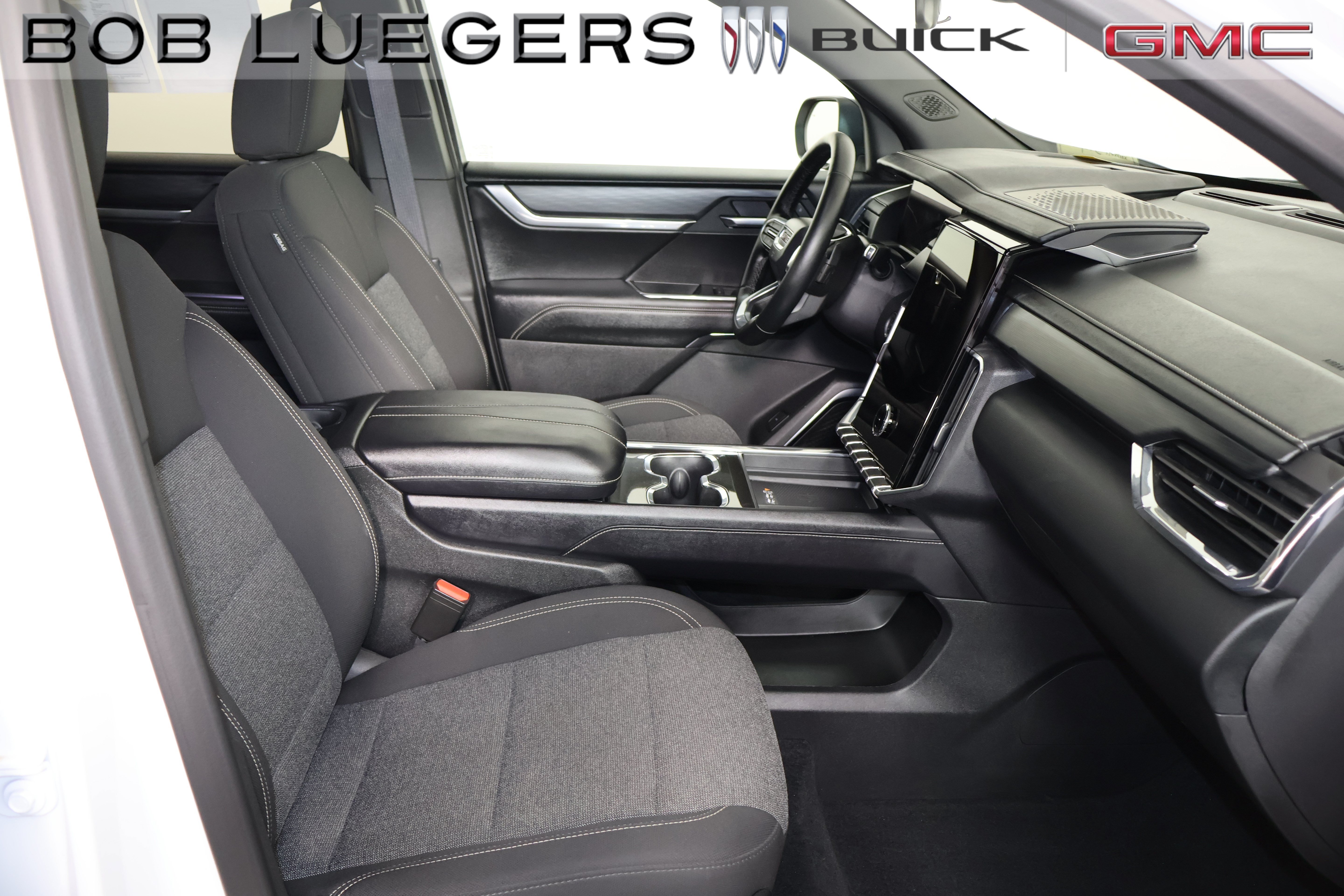 Certified 2025 GMC Acadia Elevation FWD image 18