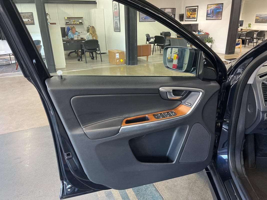 Used 2017 Volvo XC60 T5 Inscription w/ Preferred Option Package FWD image 27