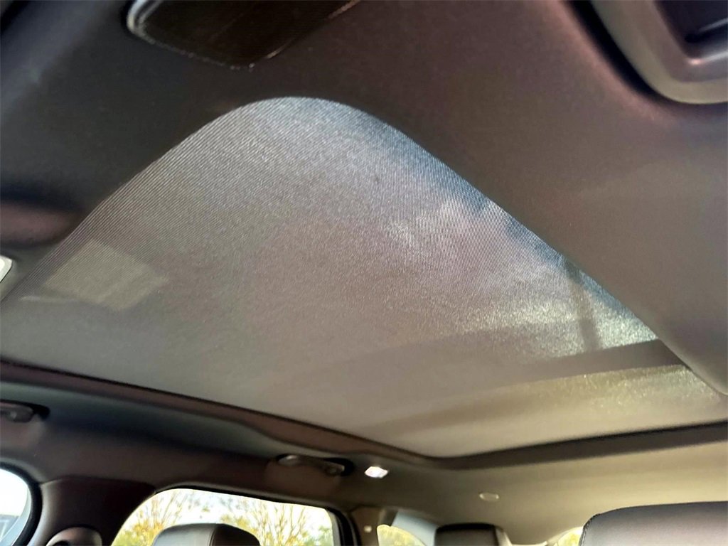 New 2026 Land Rover Range Rover Velar Dynamic SE image 16