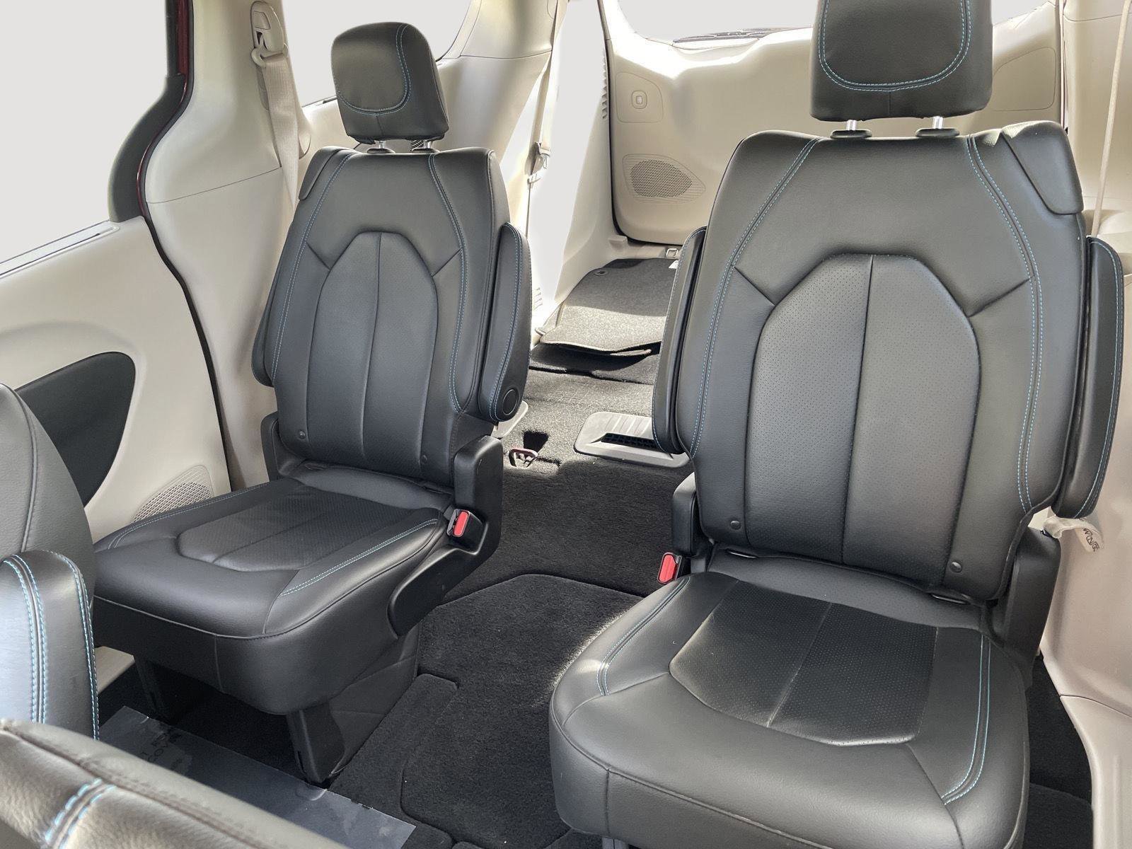 Used 2021 Chrysler Pacifica Touring-L w/ Premium & Safety Sphere Group image 21