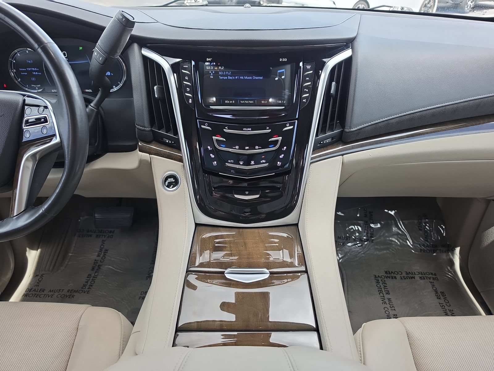 Used 2020 Cadillac Escalade Premium Luxury AWD/4WD image 11