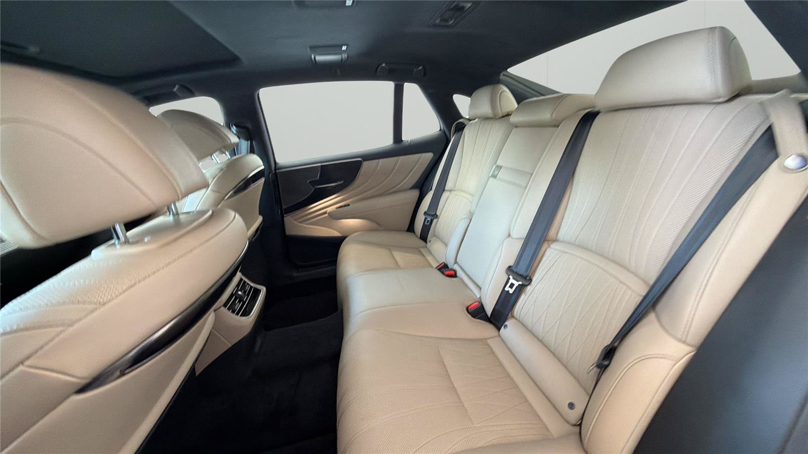 Used 2021 Lexus LS 500 w/ Interior Upgrade Package RWD image 11