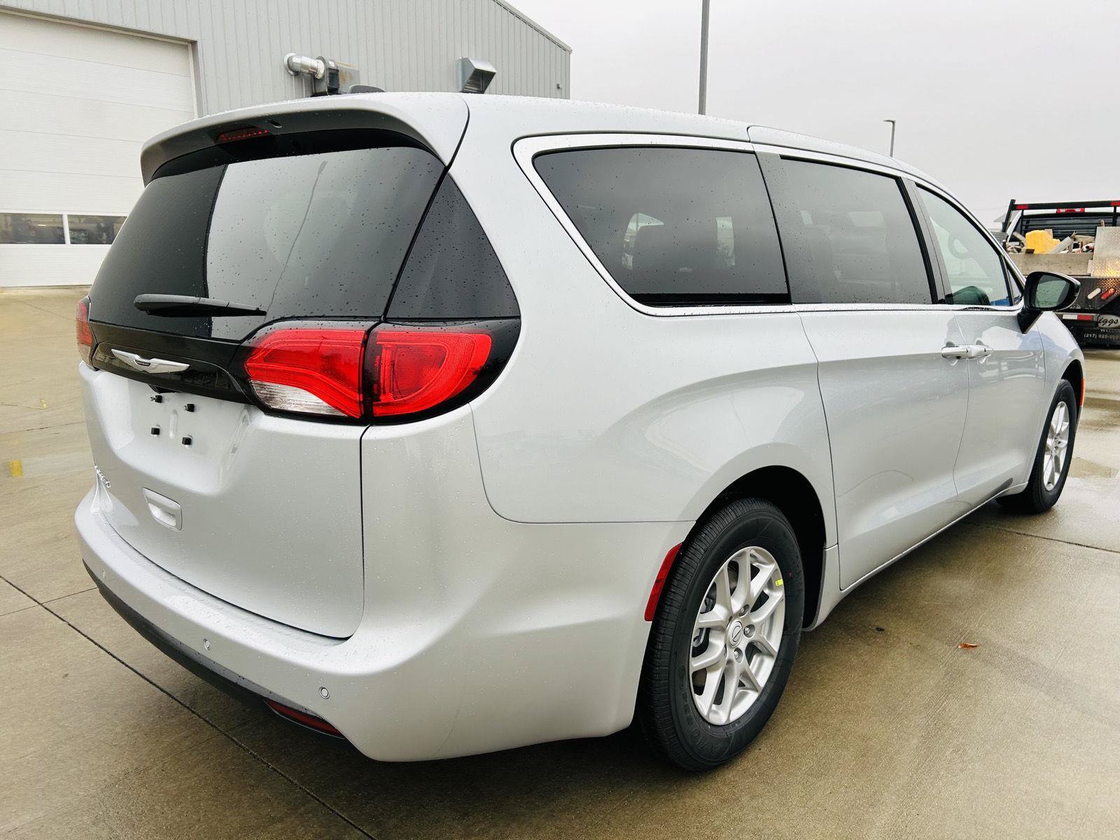 New 2026 Chrysler Voyager LX FWD image 39