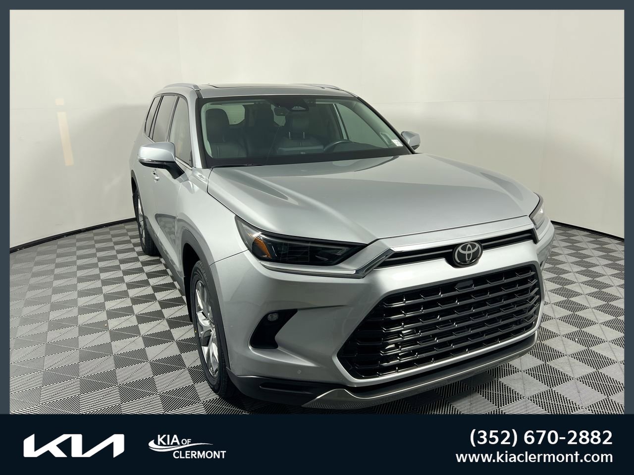 Used 2024 Toyota Grand Highlander Limited image 1