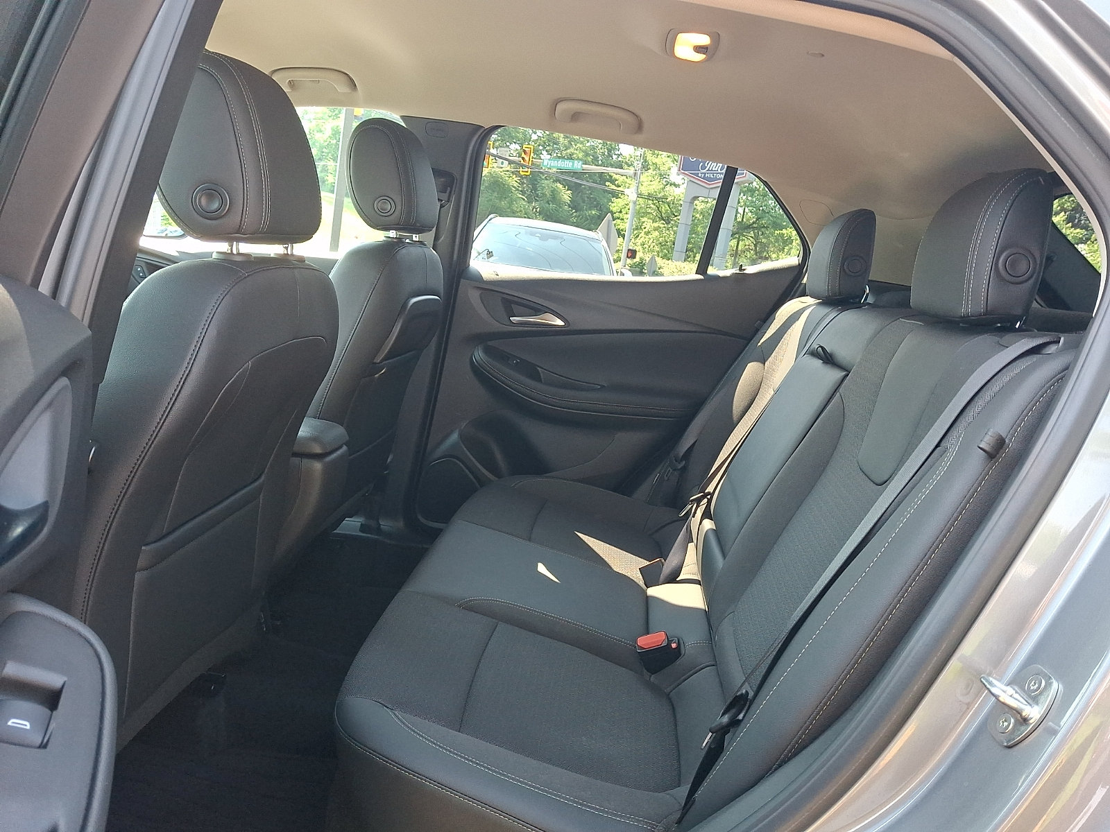 Used 2023 Buick Encore GX Select w/ Sport Touring Package AWD/4WD image 10