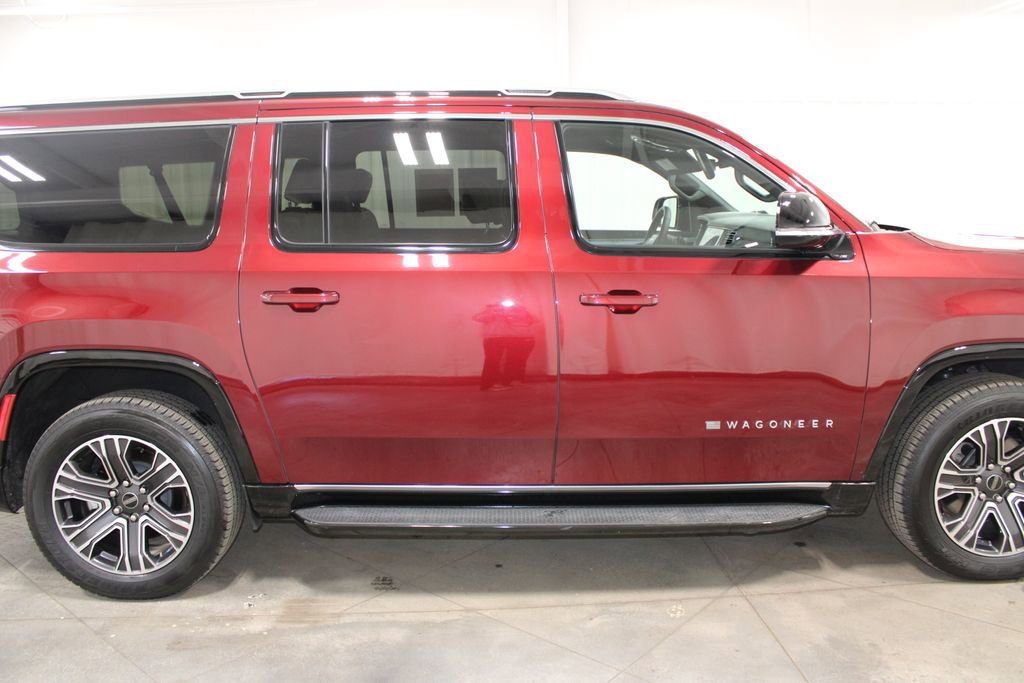 Used 2025 Jeep Wagoneer L Series II w/ 8-pass Seating Package image 11