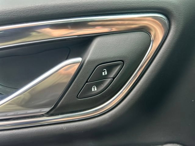 Used 2023 Chevrolet Tahoe RST w/ Luxury Package RWD image 15