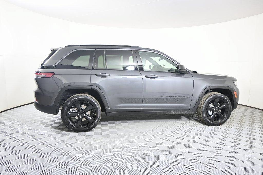 New 2026 Jeep Grand Cherokee Limited w/ Limited Altitude Package AWD/4WD image 7