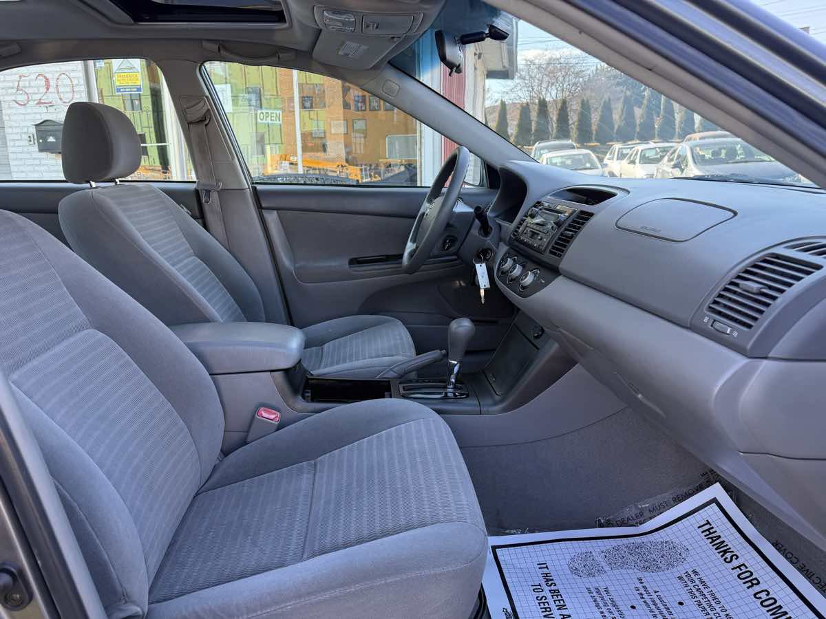 Used 2005 Toyota Camry LE image 10