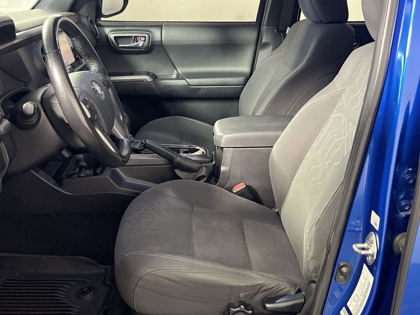 Used 2016 Toyota Tacoma TRD Sport AWD/4WD image 14