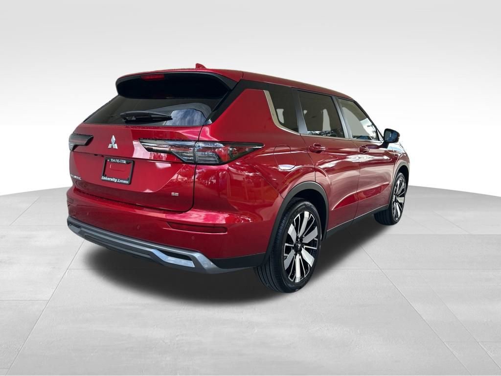 New 2025 Mitsubishi Outlander SE image 3