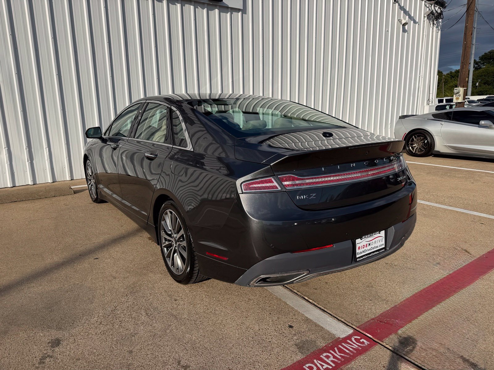 Used 2019 Lincoln MKZ Premiere AWD/4WD image 4