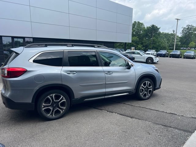 Used 2023 Subaru Ascent Limited w/ Technology Package AWD/4WD image 3