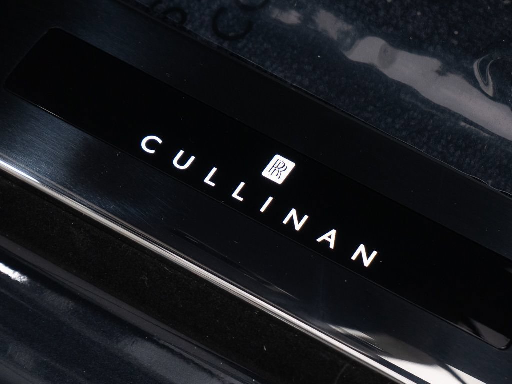 Used 2026 Rolls-Royce Cullinan AWD/4WD image 14