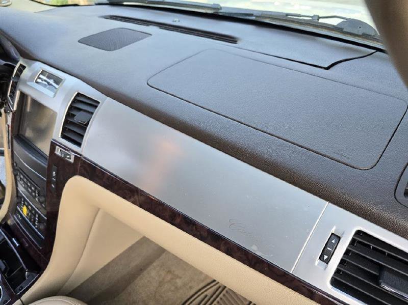 Used 2013 Cadillac Escalade ESV Luxury RWD image 30