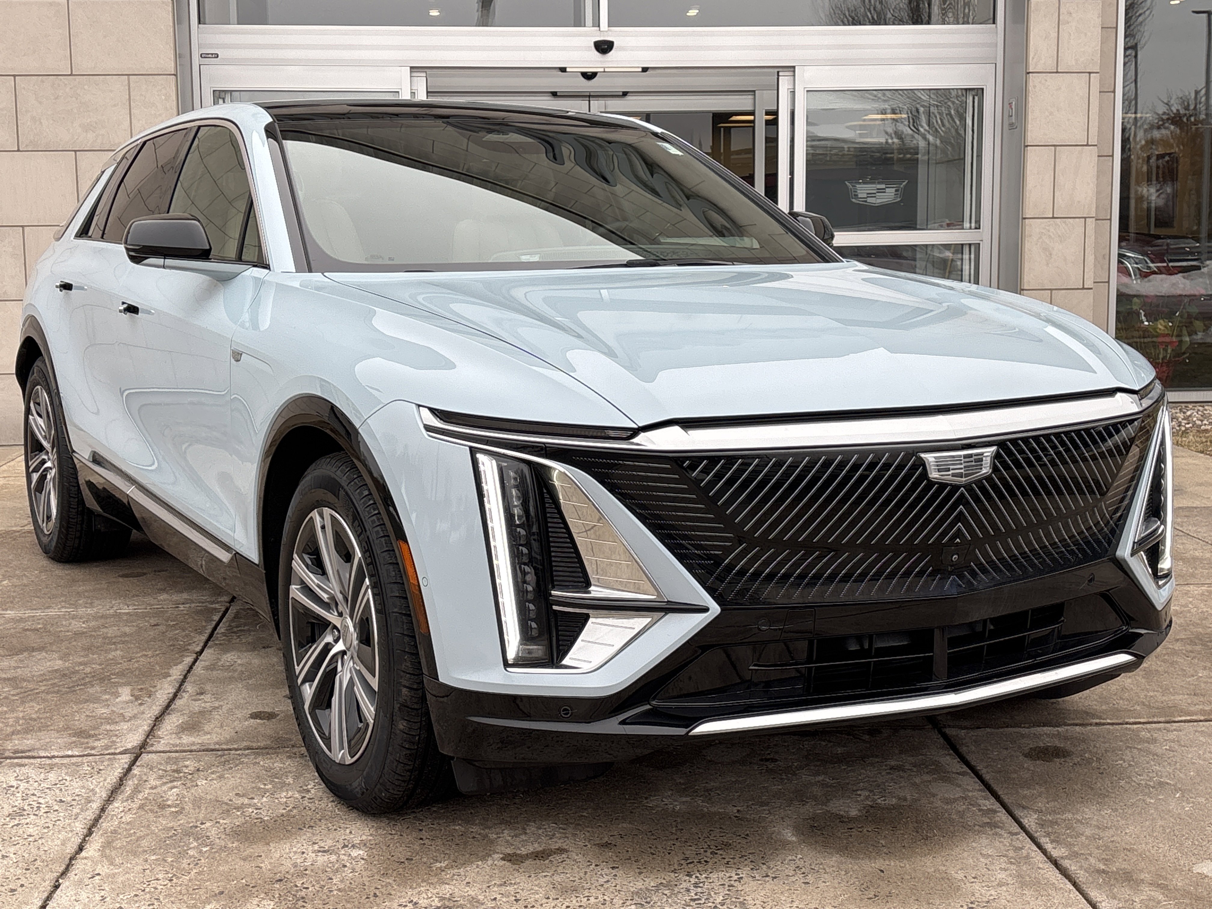 Used 2024 Cadillac Lyriq Luxury w/ Nappa Leather Package image 2