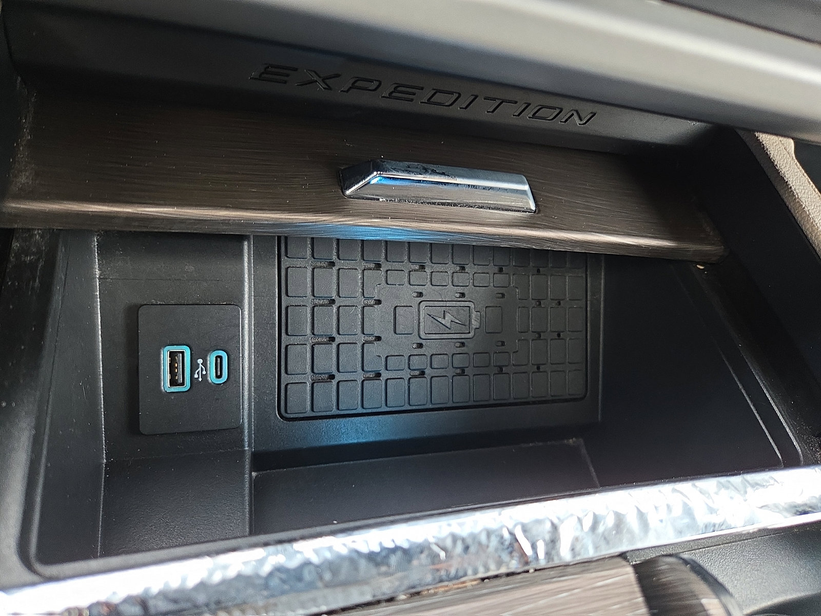 Used 2023 Ford Expedition Limited image 16