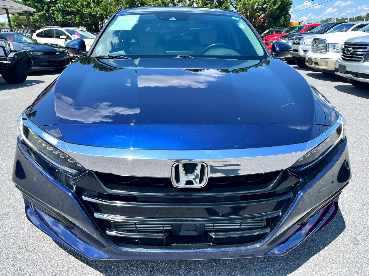 Used 2018 Honda Accord Touring image 2