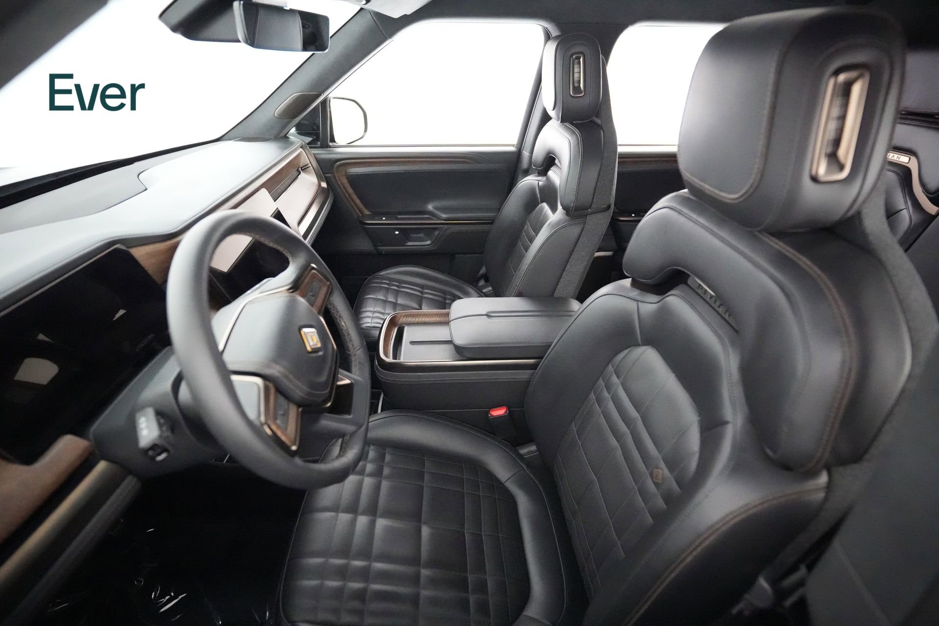 Used 2025 Rivian R1S Premium AWD/4WD image 4