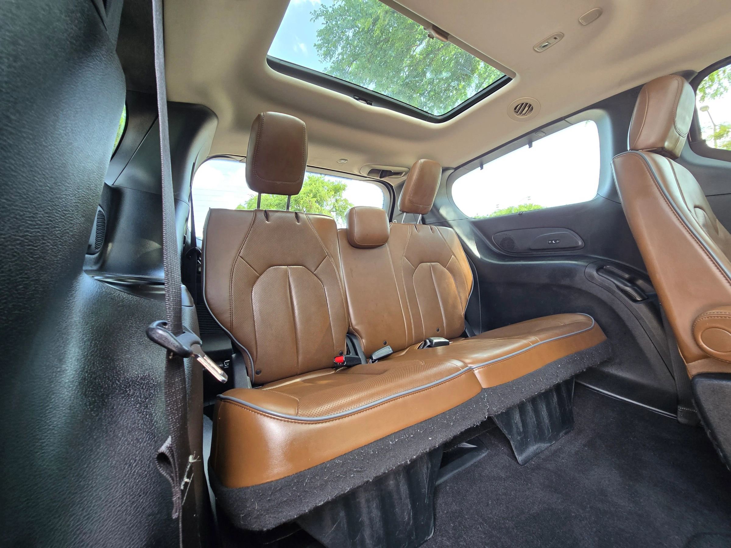 Used 2017 Chrysler Pacifica Limited FWD image 59