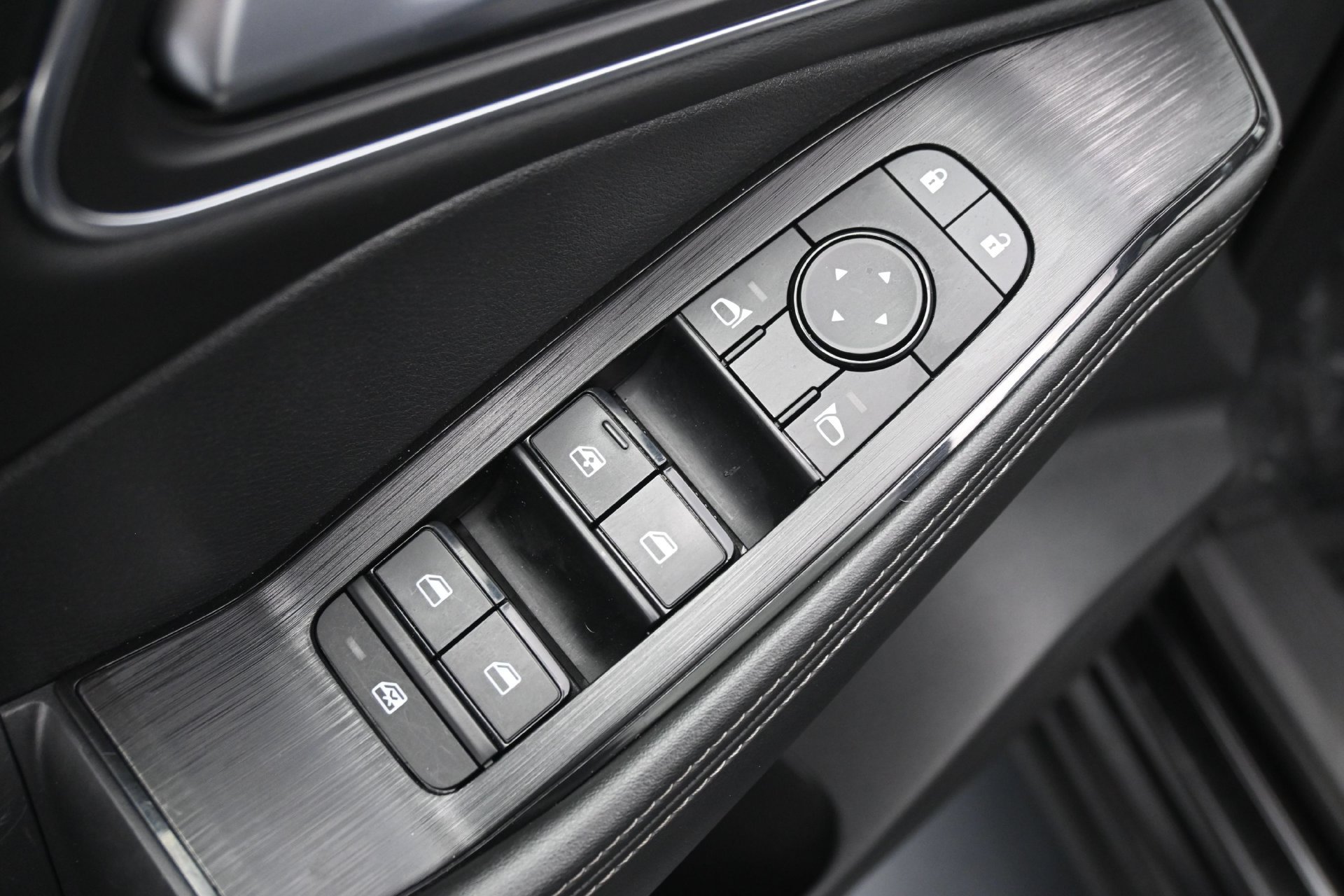 Used 2021 Nissan Rogue SV AWD/4WD image 19